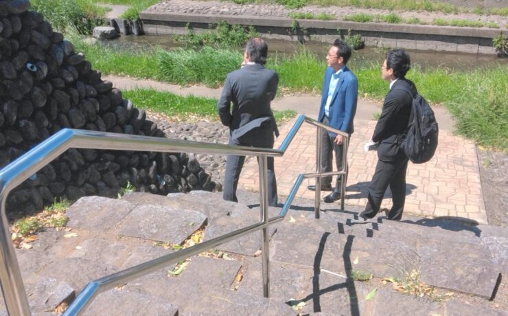 濯紫公園(新河岸川)の階段に手すりを設置
