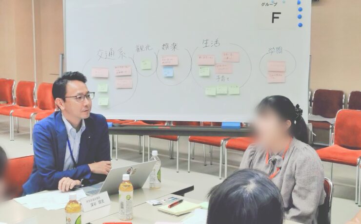 県議会議事堂で大学生の皆さんと意見交換