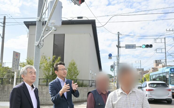 安比奈親水公園入口交差点に歩行者用信号機が設置