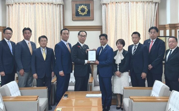 政策提案「未来をひらく県政の推進」を大野知事へ提出